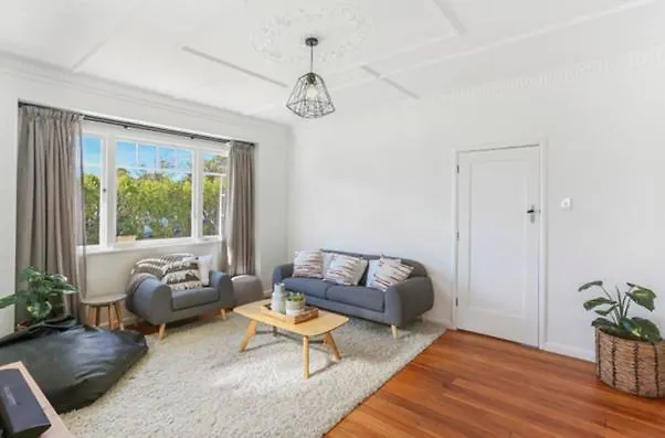 Central And Affordable - Cute Art Deco